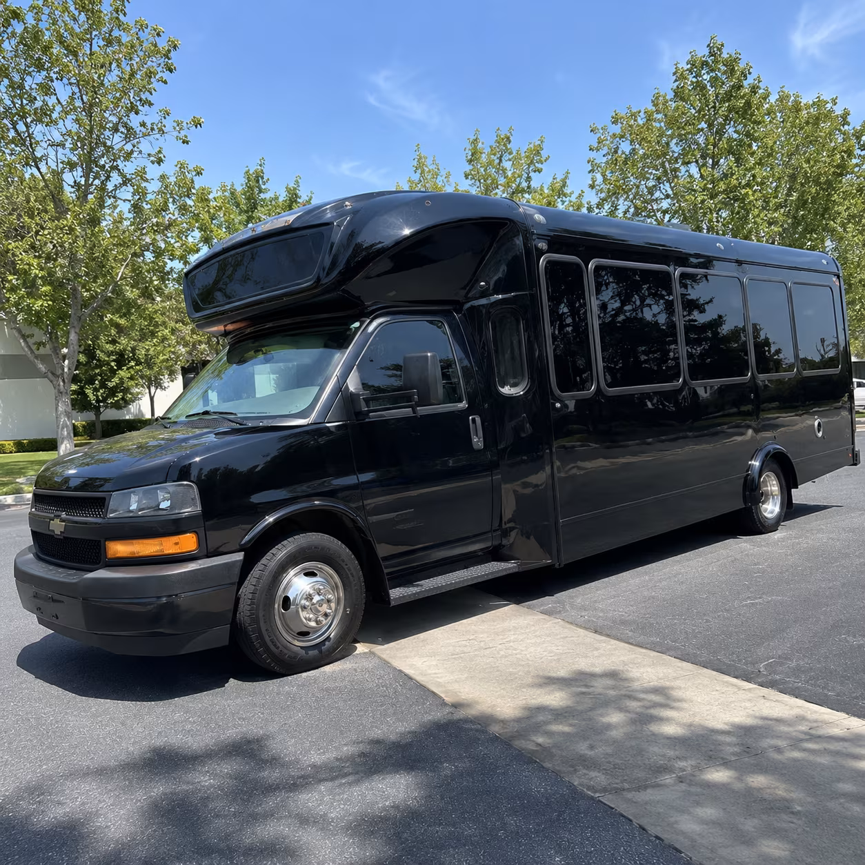 torrance 15 passenger party bus
